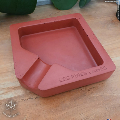 Пепельница MONAD - Red Concrete Ashtray (Красная) вид 3